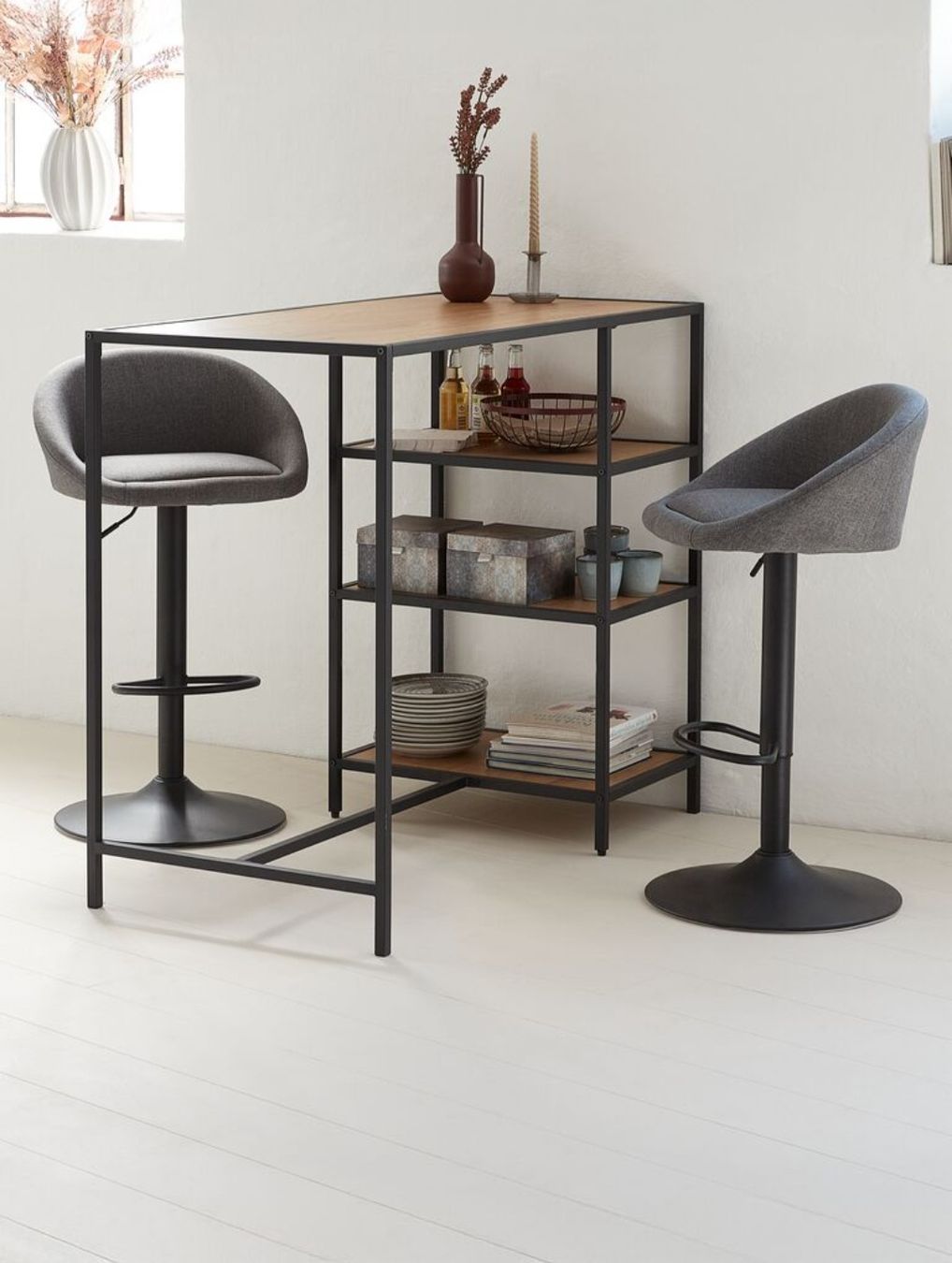Ladenausstattungen & Messebau: TRAPPEDAL Stehtisch, 60x120 cm, Eiche/Schwarz, neuwertig – Gebraucht aus Zürich von web_f59x 4