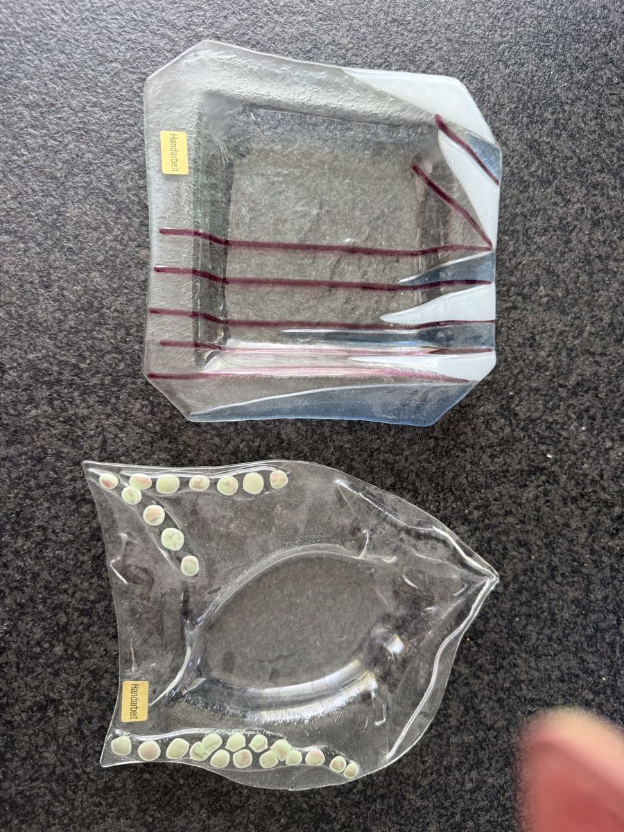 Gläser: 2 Glaschalen handmade mit Muster neuwertig – Gebraucht aus Henau von Creative_regula