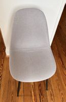 Chaise design gris pieds noirs bon état