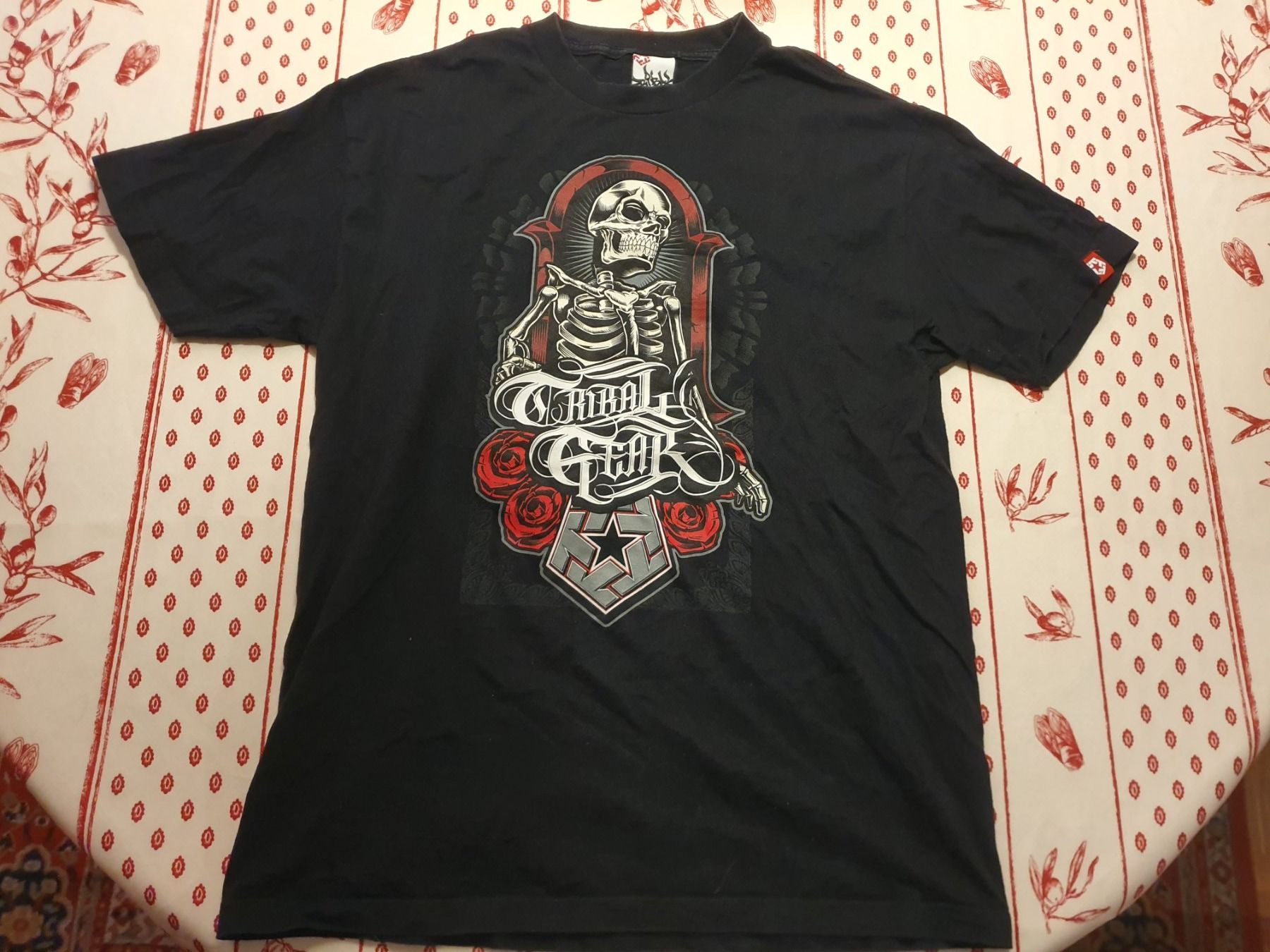 T-shirt: T shirt tribal gear skull – Nuovo (secondo la descrizione) da Genève venduto da GenevaLuxury