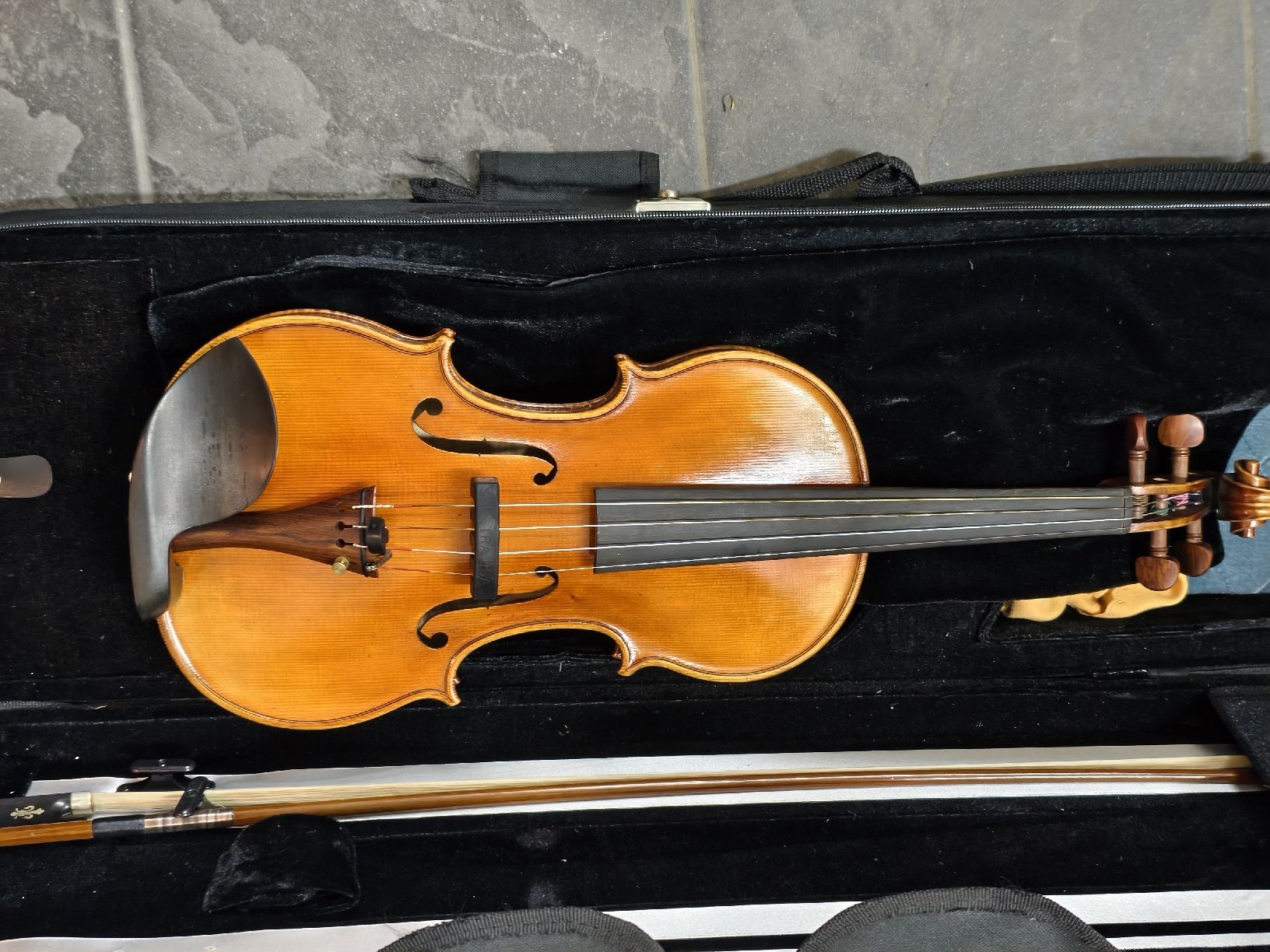 Strumenti musicali: Violin one-piece back – Usato da Vevey venduto da cos-vero 2