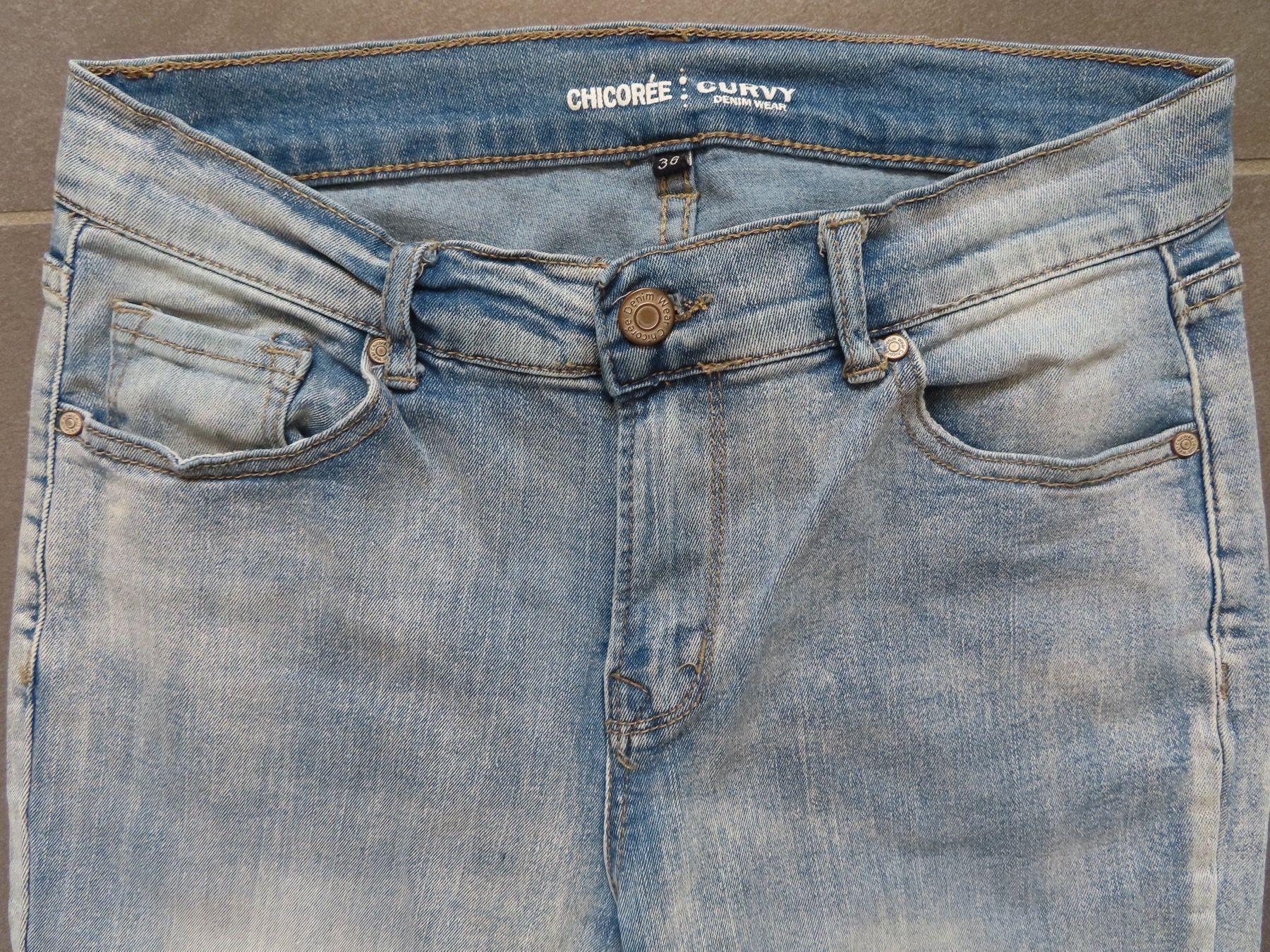 Jeans: Jeans CHICOREE Curvy Gr.36 +++top+++ – Usato da Wallenried venduto da Asyano 2