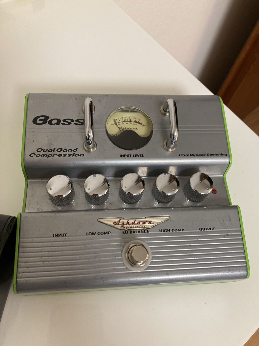 Strumenti musicali: Ashdown bass guitar effekt hyper drive lomenzo compression – Usato da Minusio venduto da Bolix 3