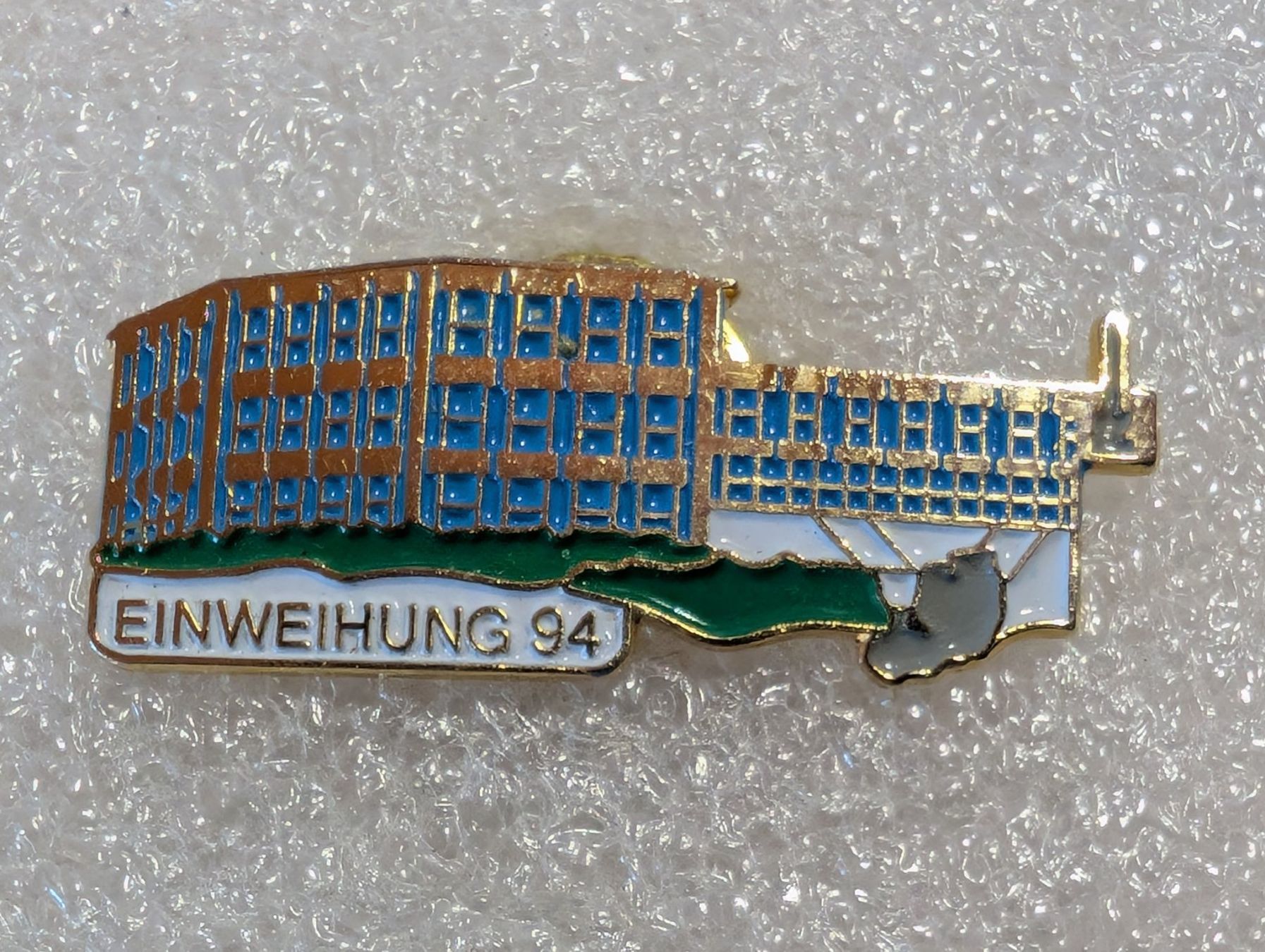 Plaketten & Abzeichen: Ansteckpin 270: Einweihung – Gebraucht aus Oppligen von Pin-Fall-Shop