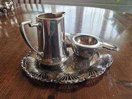 Crémier (Milchkännchen), Teesieb und Tablet