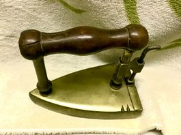 Biedermeier Bügeleisen Messing