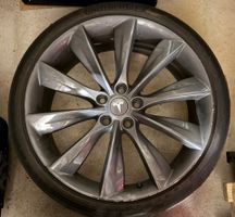 Tesla Model S Felgen 21 Zoll Turbine mit Sommerreifen