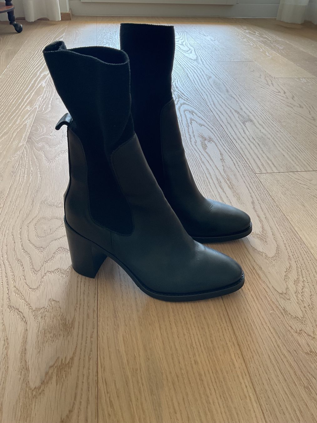 Tommy Hilfiger Scarpe da donna: Stiefel Tommy Hilfiger Gr. 37 – Usato da Meggen venduto da Jeannine_24