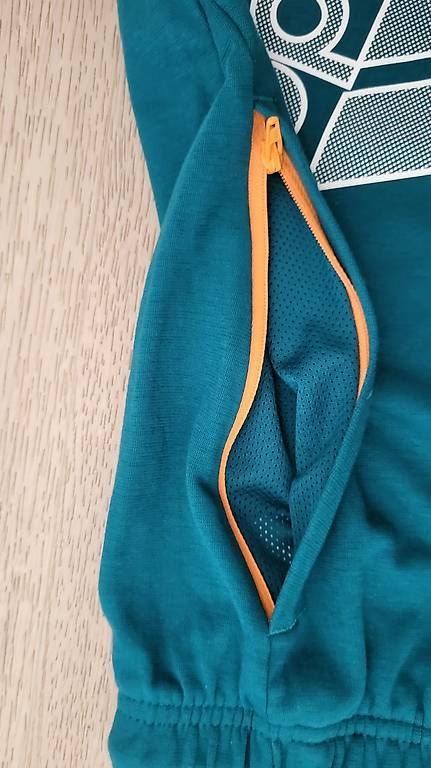 Adidas Pantalons: Short Adidas S Poches zippées – Neuf (Voir description) à Trélex par emm_rz7g 4
