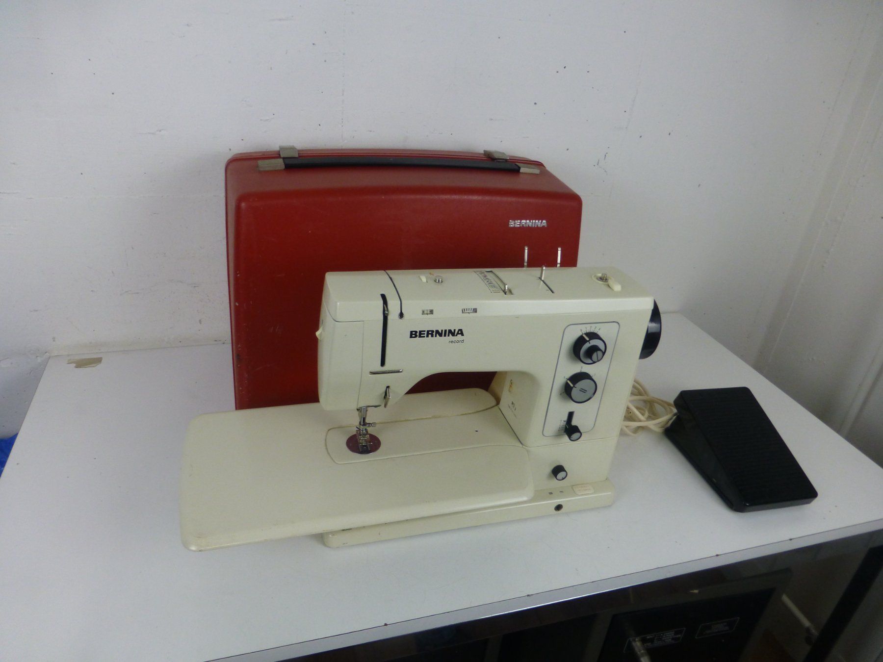 Bernina Macchine da cucire: Bernina 830 mit Koffer Defekt – Difettoso da Fahrweid venduto da Omuki 1