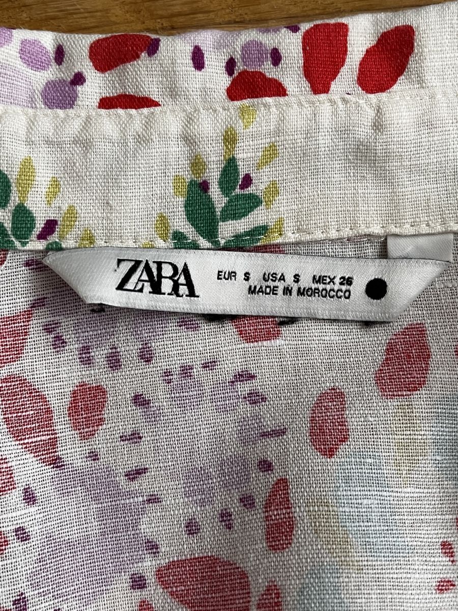 Zara Camicette: ZARA Hemd Print Weiss Lila Gr. S  – Usato da Zürich venduto da Kleanthy 2