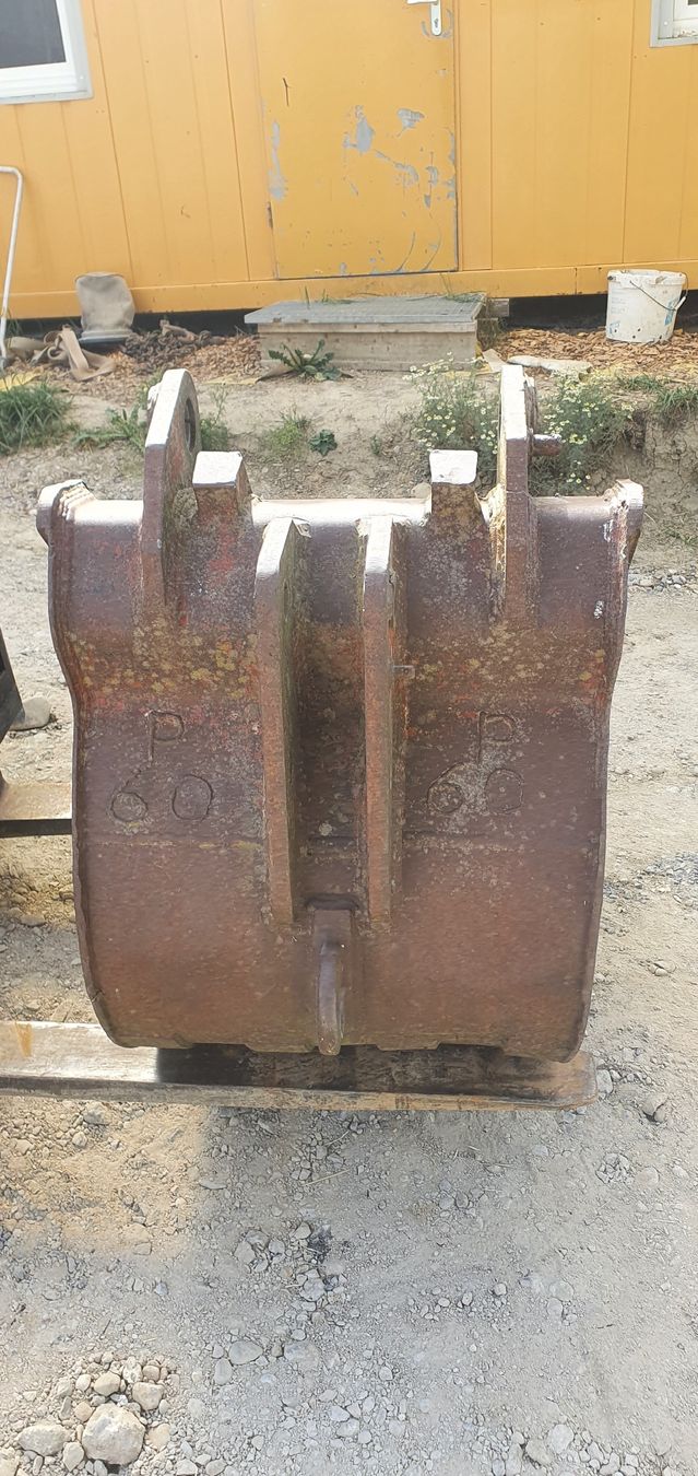 Excavateurs: Bagger Tieflöffel Aushublöffel – D'occasion à Hergiswil b. Willisau par riffraff6133 2