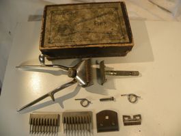 Alte Haarschneider-Maschine in Kartonbox