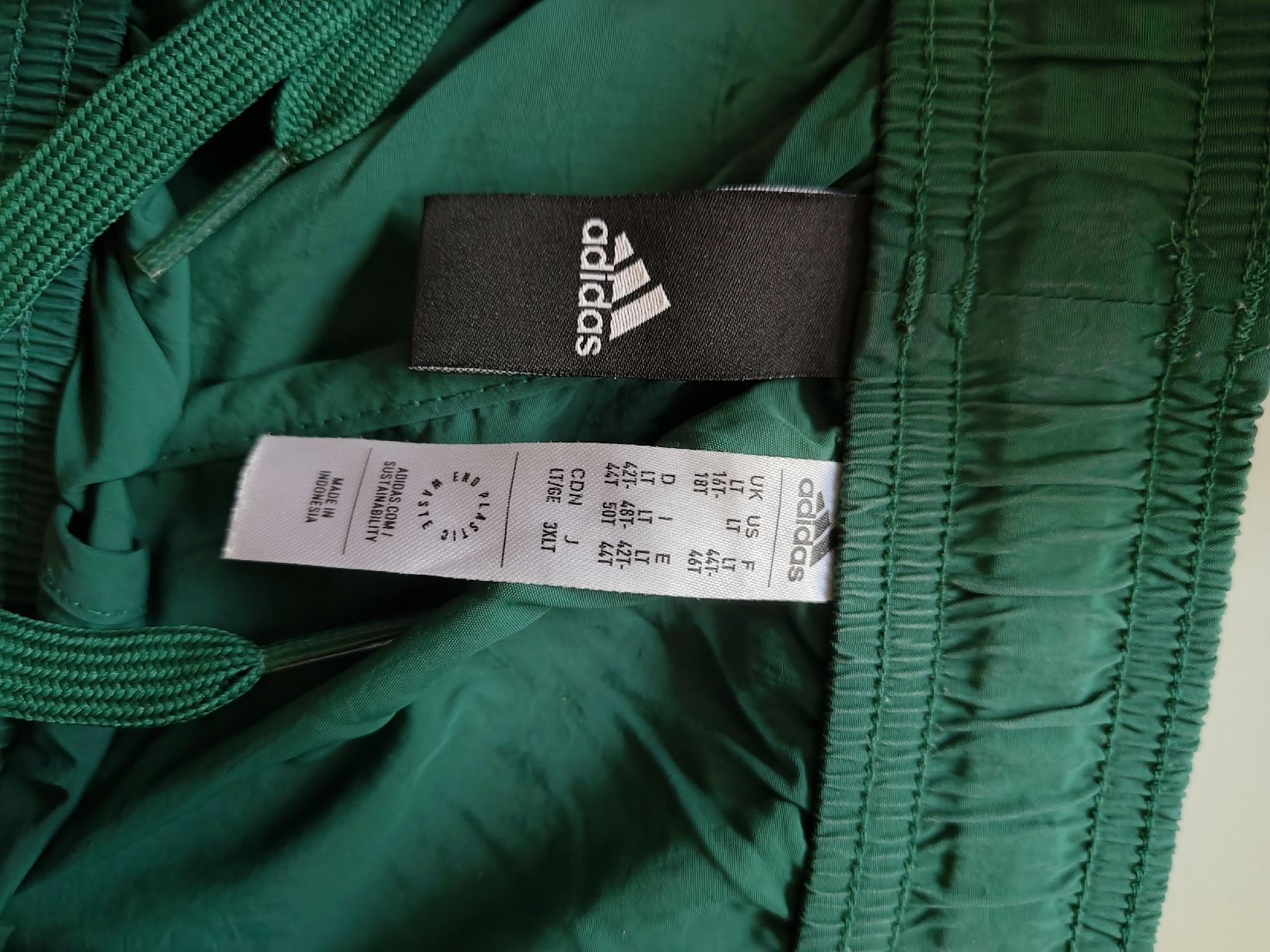 Adidas Hosen: Adidas shorts – Neu (gemäss Beschreibung) aus Biel/Bienne von lhcr 3