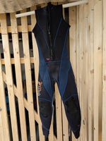 a vendre combinaison de plongée femme XS/S 5mm - 2 pièces