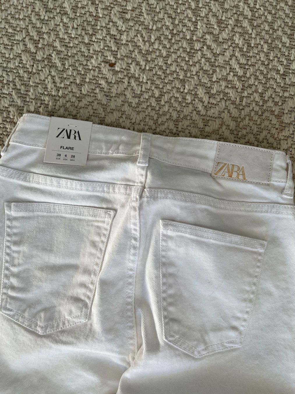 Zara Jeans: Zara Flare White Jeans 38 – Nuovo (secondo la descrizione) da Ebmatingen venduto da Charliz 4