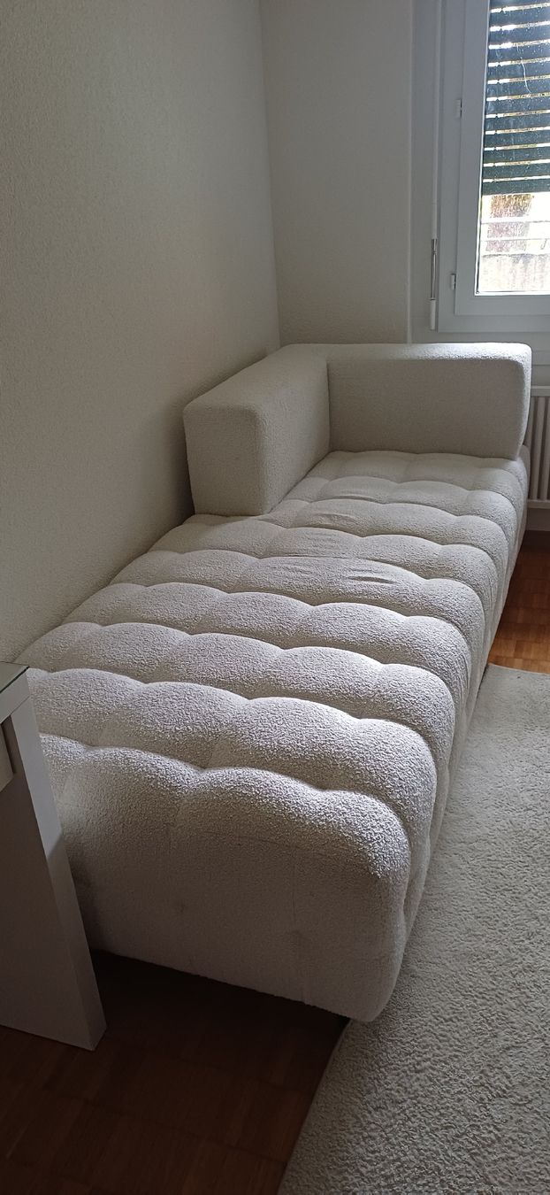 Divani: Beige Bouillon Sofa – Usato da uster venduto da Neaele