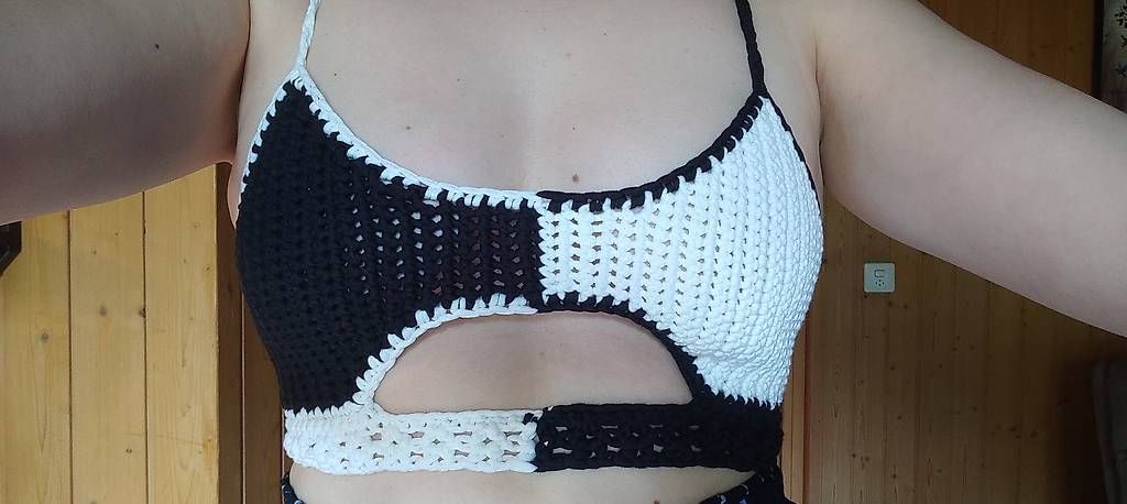 Top: gehäckeltes Top schwarz weiss – Usato da Dallenwil venduto da kae_m57s