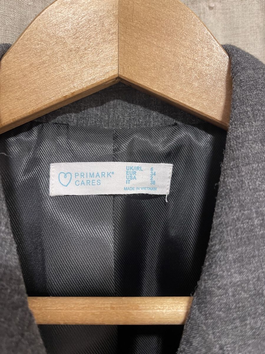 Primark Giacche: Primark cropped Blazer grau Grösse 34 eher eine 36/38  – Nuovo (secondo la descrizione) da Meilen venduto da ana9 1