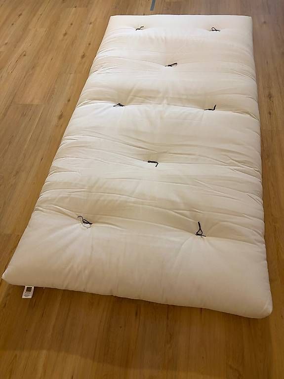 Lits: Futon aus Berner Produktion – D'occasion à Gurzelen par Na63
