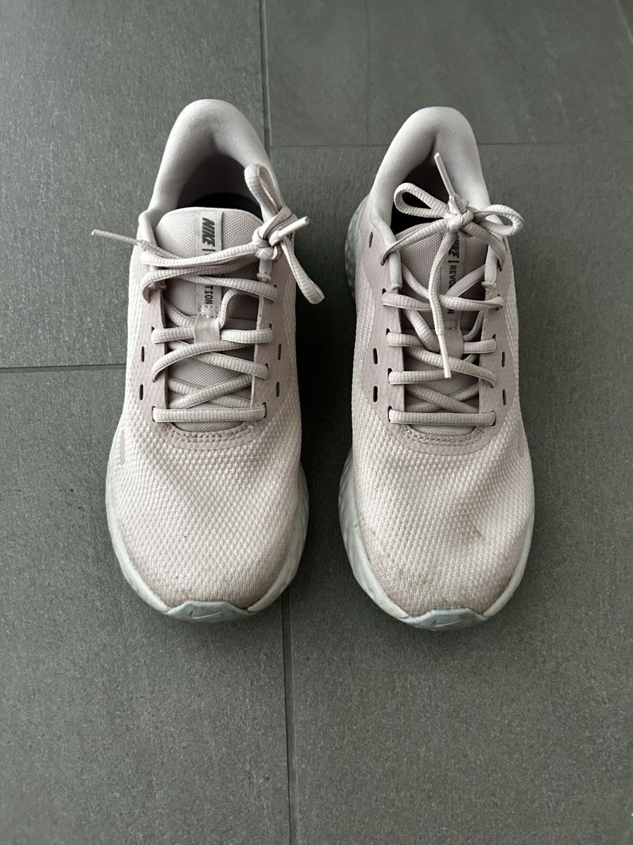 Nike Damenschuhe: Nike Sportschuhe 39 – Gebraucht aus Zürich von cos_b629