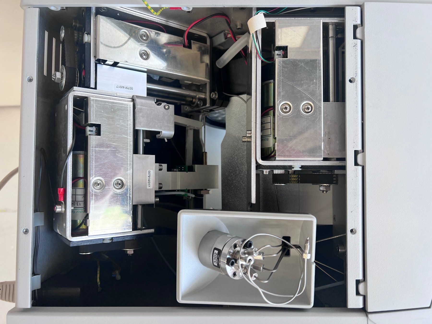 Accessori da laboratorio: Dionex ASI-100 Automated Sample Injector 5810.0010 – Usato da Niederdorf venduto da LeptonAG_Labor 8