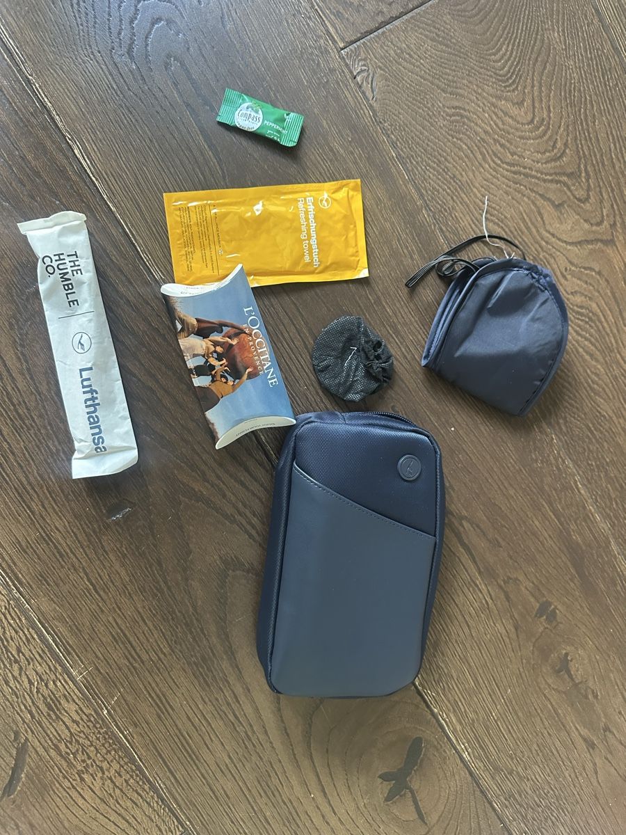 Custodie per cosmetici: Lufthansa Business Class Amenity Kit – Nuovo (secondo la descrizione) da Büren SO venduto da Nico59