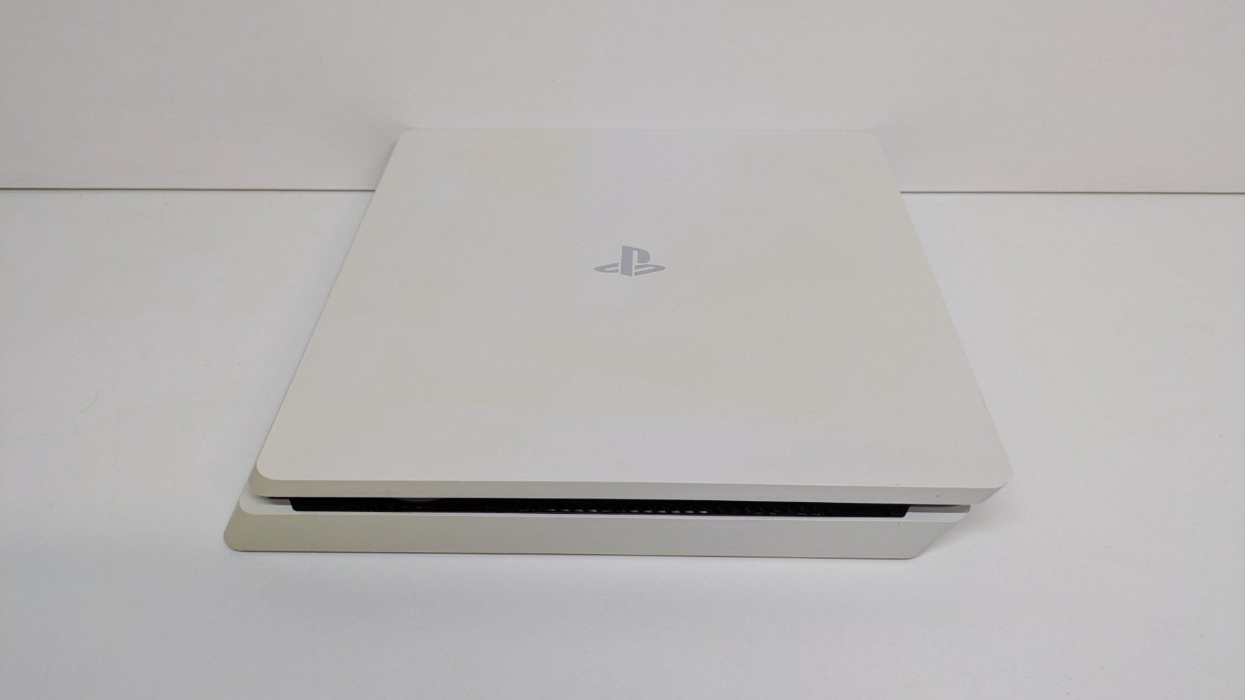Sony Console: Sony PlayStation 4 Slim mit Controller – Usato da Menziken venduto da mame18 5
