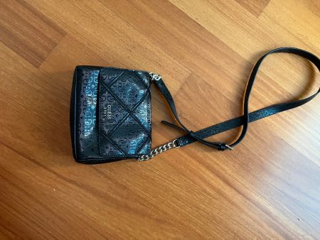 Guess Umhängetasche, neuwertig, ideales Geschenk, schwarz