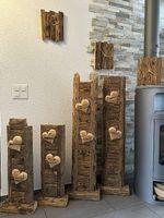 Holzstehlen mit Herzen aus Altholz
