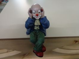 Gilde Clown sitzend höre nix Hemd blau