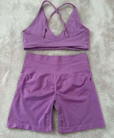 Ensemble brassière et short de sport violet oner