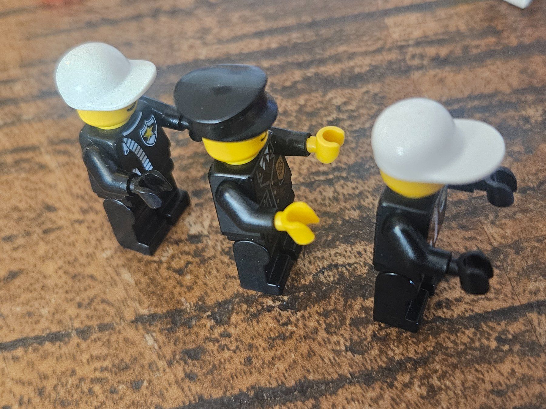 Lego Kit di costruzioni: lego lot de 3  figurines – Usato da Confignon venduto da Ecrofigs 3
