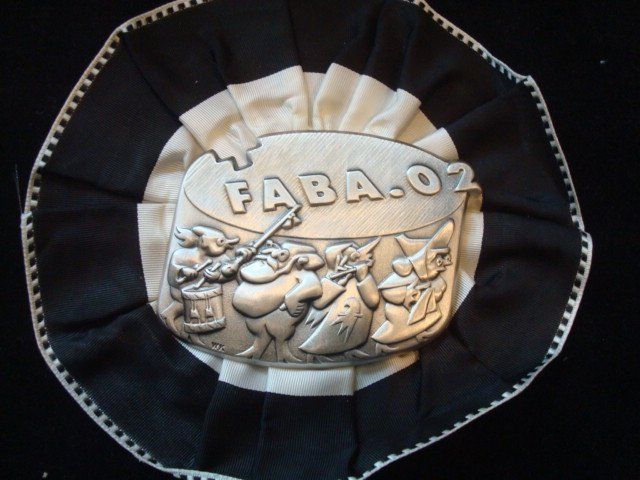 Placchette & Badge: Plakette Basel Zug Silber klein 2002 mit Rosette – Usato da Riehen venduto da Baerewaegli