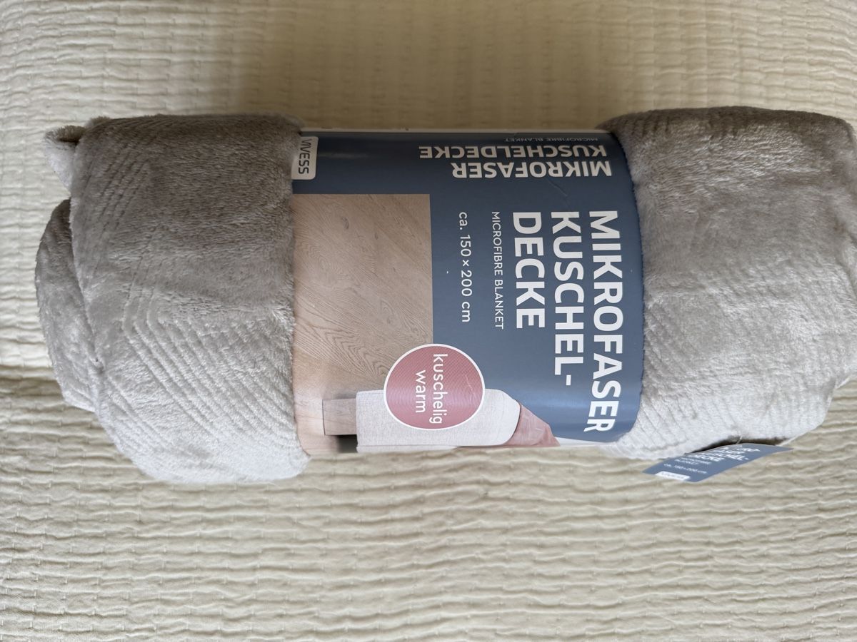 Coperte: Kuschelige Microfaser Decke, 150x200cm, Neu & Originalverpac – Nuovo e nell'imballaggio originale da Basel venduto da triniswiss68