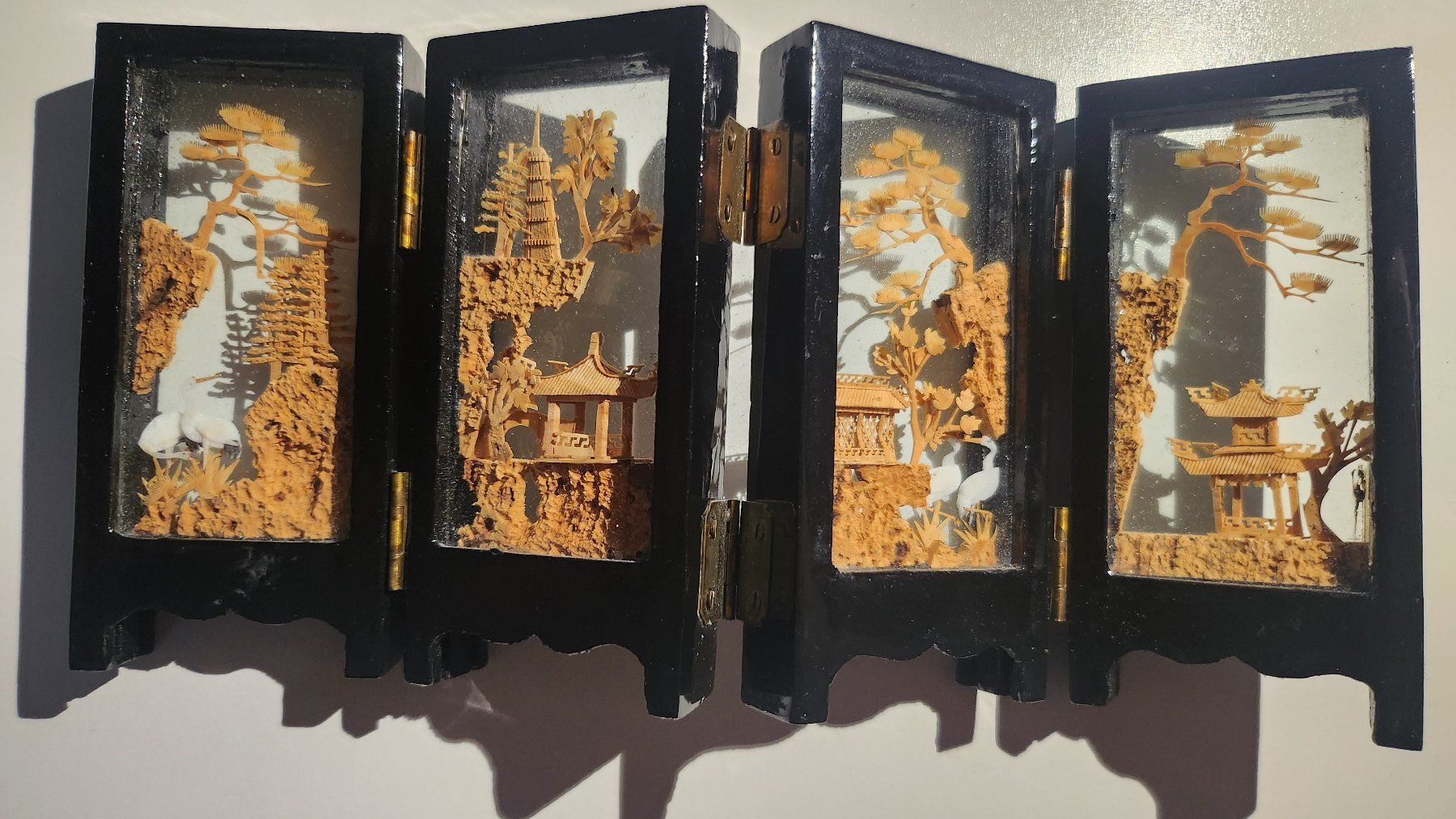 Sculture & Statue: Chinesische Schnitzerei, Diorama in Lackrahmen – Usato da Weiningen ZH venduto da Annakatharina 2