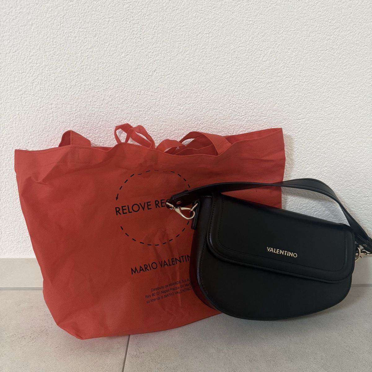 Valentino Sacs femmes: Valentino Handtasche Schwarz – Neuf (Voir description) à Winterthur par Koordinator