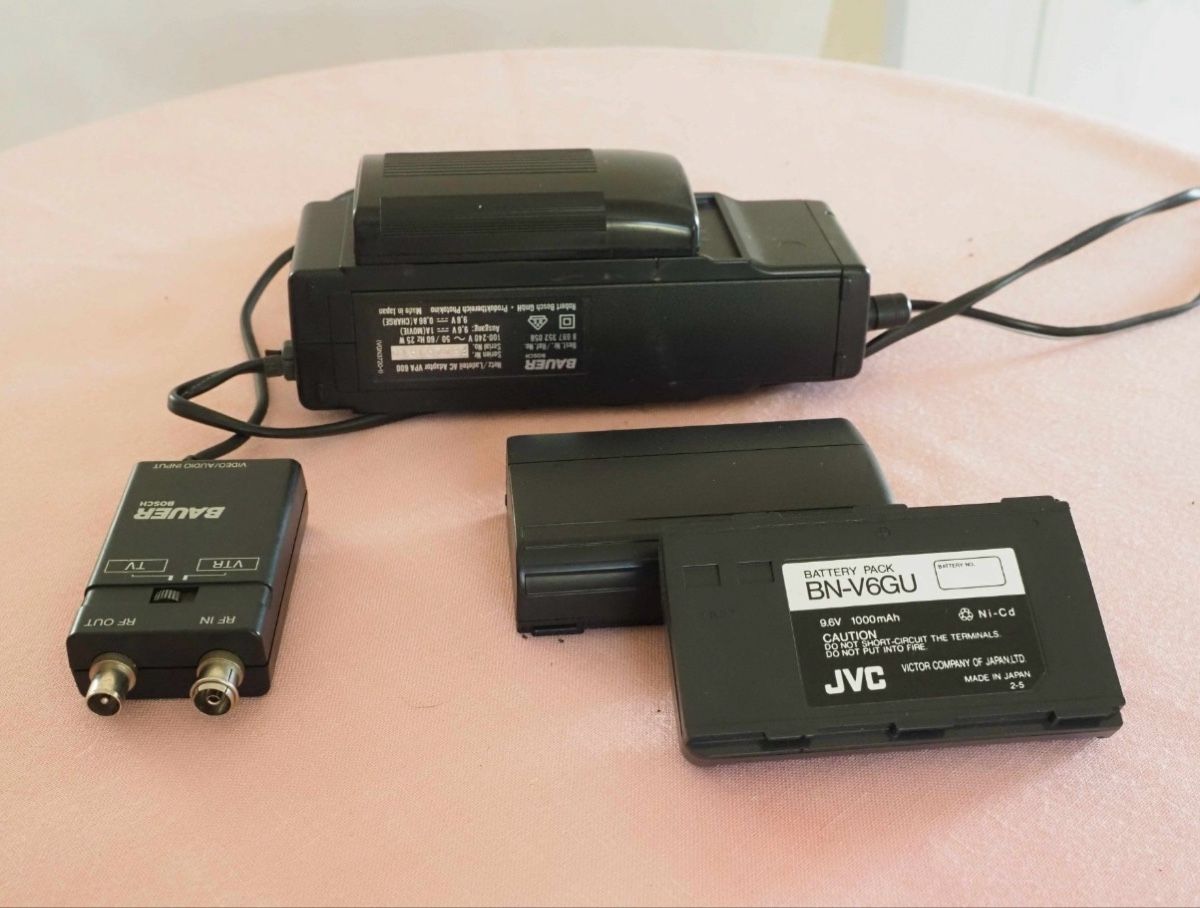Bauer Videocamere: VHS-C camcorder mit Tasche – Difettoso da Zürich venduto da Program. 3