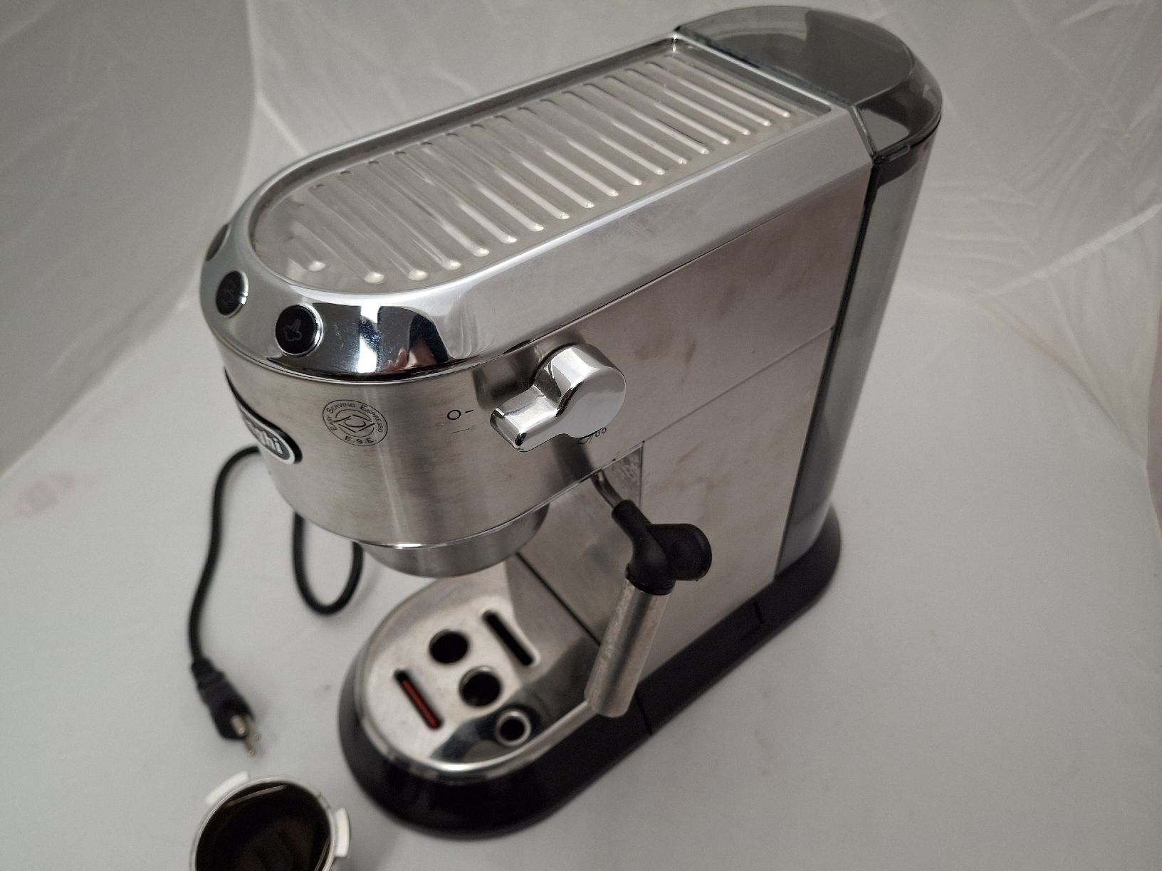 De'Longhi Kaffeemaschinen & Espressomaschinen: DeLonghi EC680.M Espressomaschine Edelstahl – Gebraucht aus Fislisbach von HurtiBrocki 4