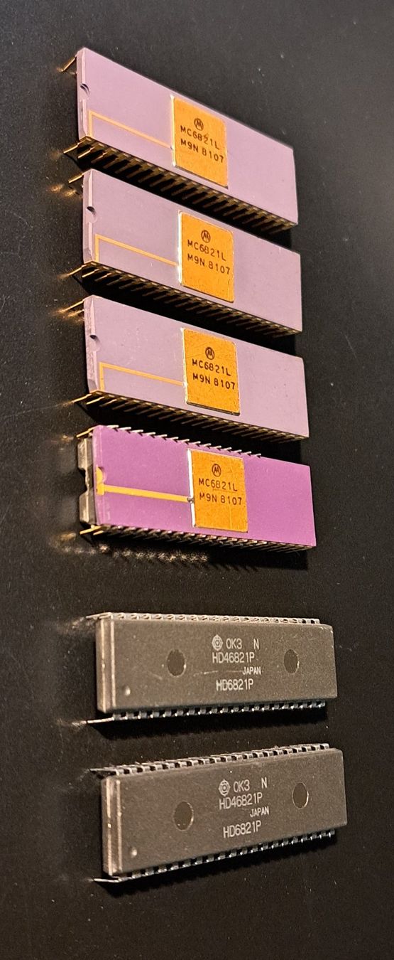 Componenti elettronici: ***** MC6821L or HD46821P : PIA peripheral interface adapter – Nuovo e nell'imballaggio originale da Villaz-St-Pierre venduto da Ubid 1