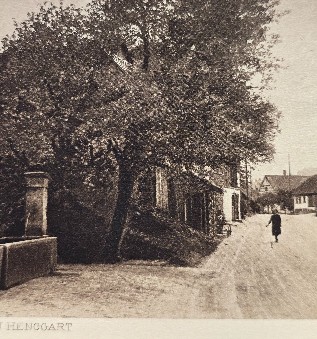 Cartoline postali: Henggart Dorf AK Brunnen Kind – Usato da Rheinau venduto da MakalekaAloha 1