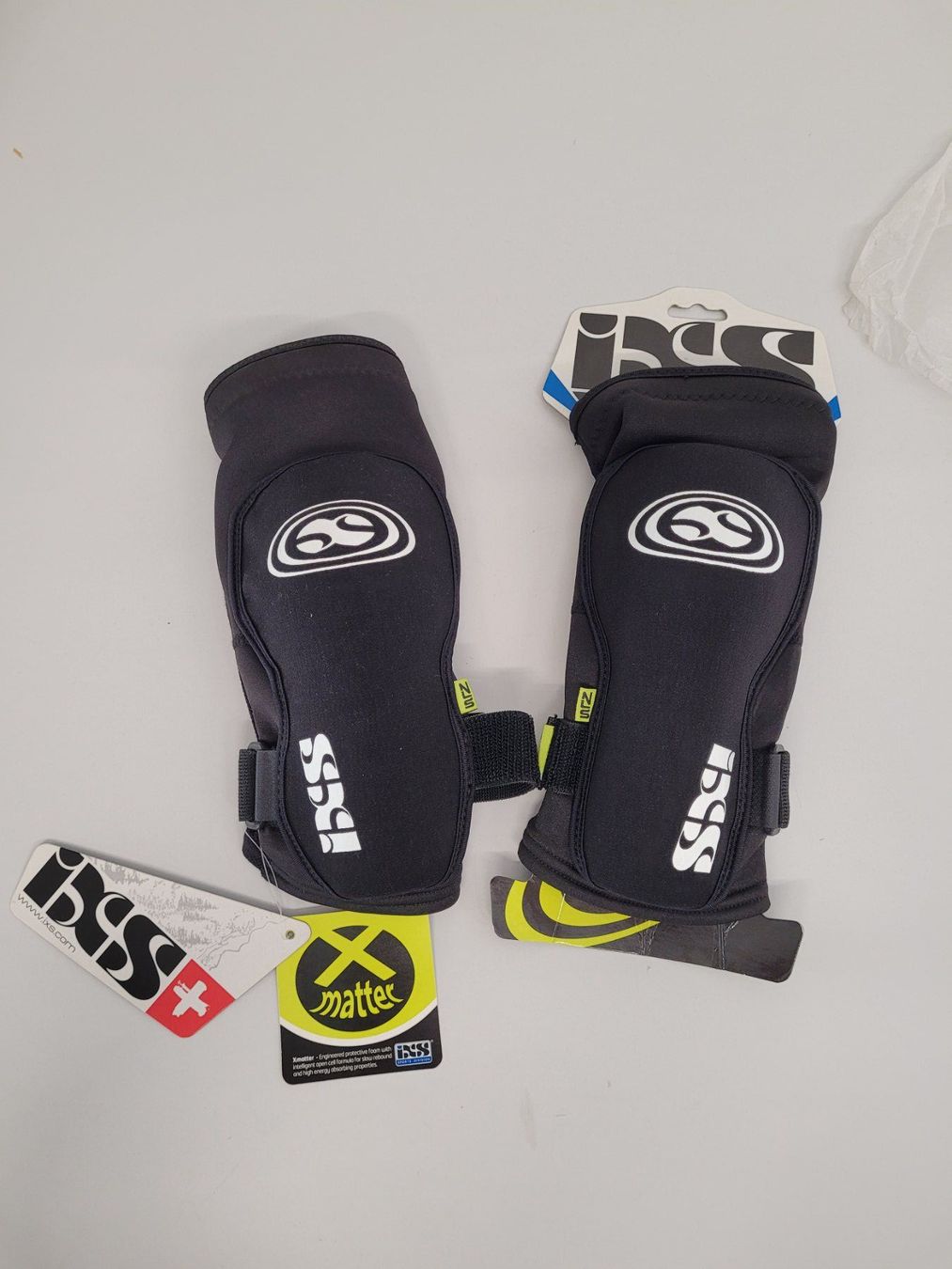 IXS Schutz & Schoner: iXS Flow Ellbogenpad schwarz L – Neu und originalverpackt aus Giswil von mai_k7x7