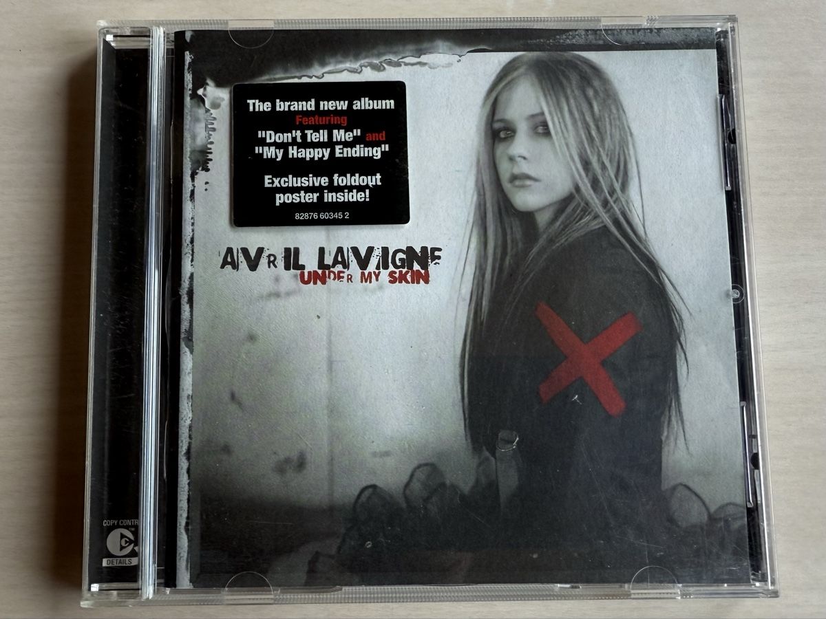 CD: Avril Lavigne - Under My Skin CD – Usato da Oberried Brienz venduto da Chyara