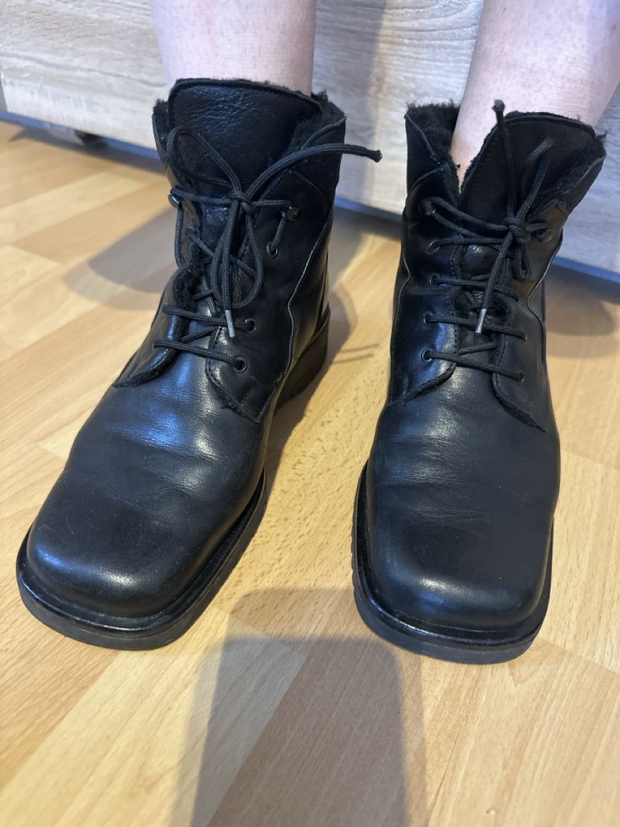 Scarpe da donna: Bottines cuir noir fourrées chaudes Pointure 38 comme neuf! – Usato da Vuippens venduto da ale_6gkb 1