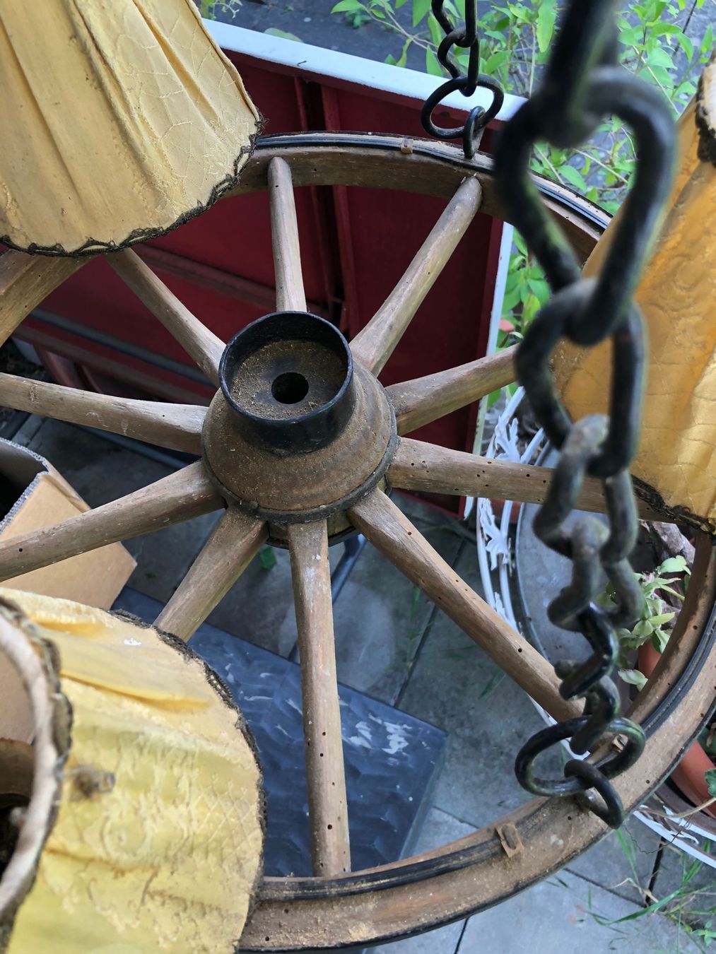 Lampade: Hübsche antike Wagenradlampe – Usato da Röschenz venduto da Tashroal 4