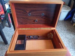 Zigarren Humidor Holz mit Zubehör gebrauchter Zustand