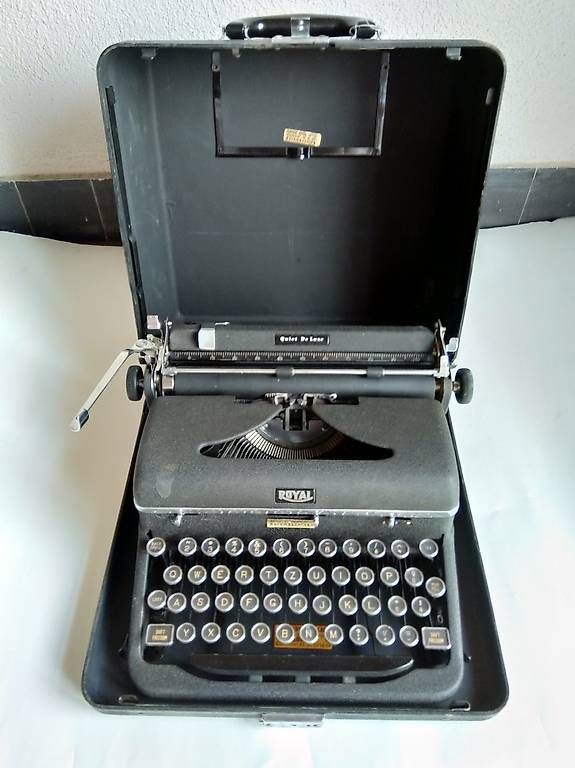 Macchine da scrivere: Schreibmaschine Royal von ca. 1950 – Usato da Zürich venduto da shm_cw59