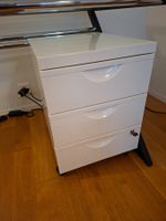 Korpus weiss mit Rollen 41x50x57