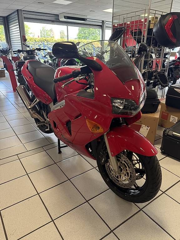 Honda Strasse: Honda 800 vfr fi / châssis 00001 – Gebraucht aus Geneve von rap_d9pn