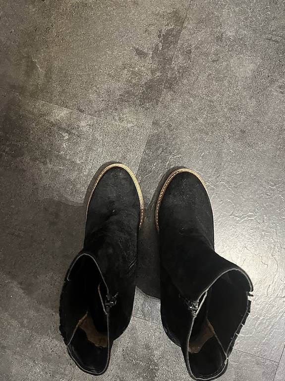 Scarpe da donna: Bottines noires imitation daim taille 36 – Usato da Confignon venduto da shaka_maka01 1
